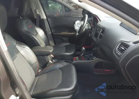 2019 Jeep Compass Trailhawk 4X4 из США, поврежденный, VIN 3C4NJDDB4KT721966